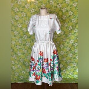 Vintage Floral Satin White Tea A-line Dress Size Medium Midi